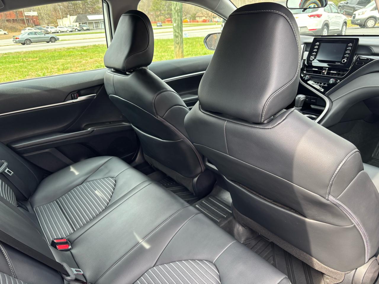 Toyota Camry SE 2023