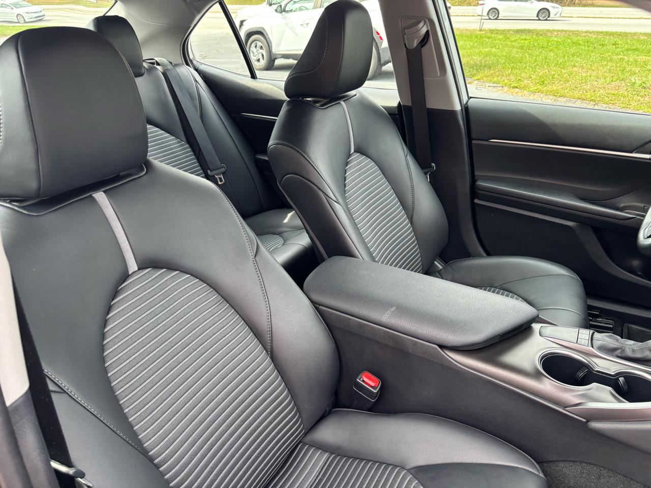 Toyota Camry SE 2023