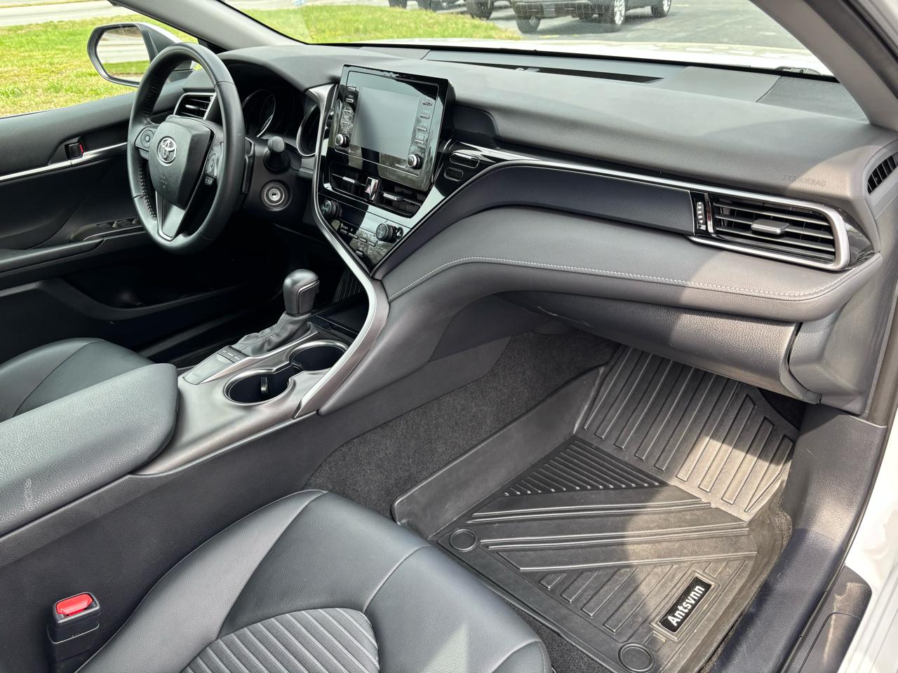 Toyota Camry SE 2023