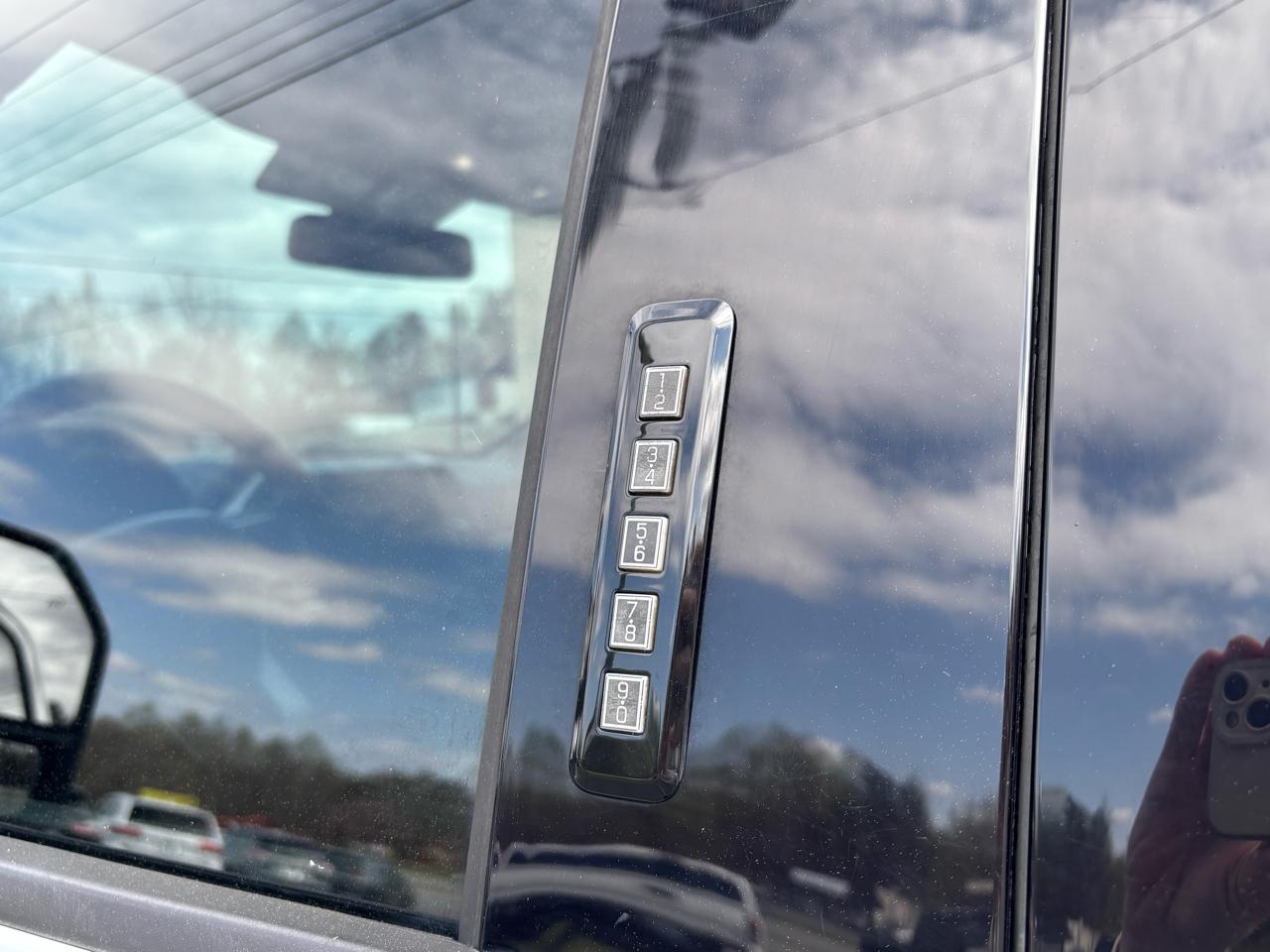 Ford F-350 SD Lariat Crew Cab 4WD 2017