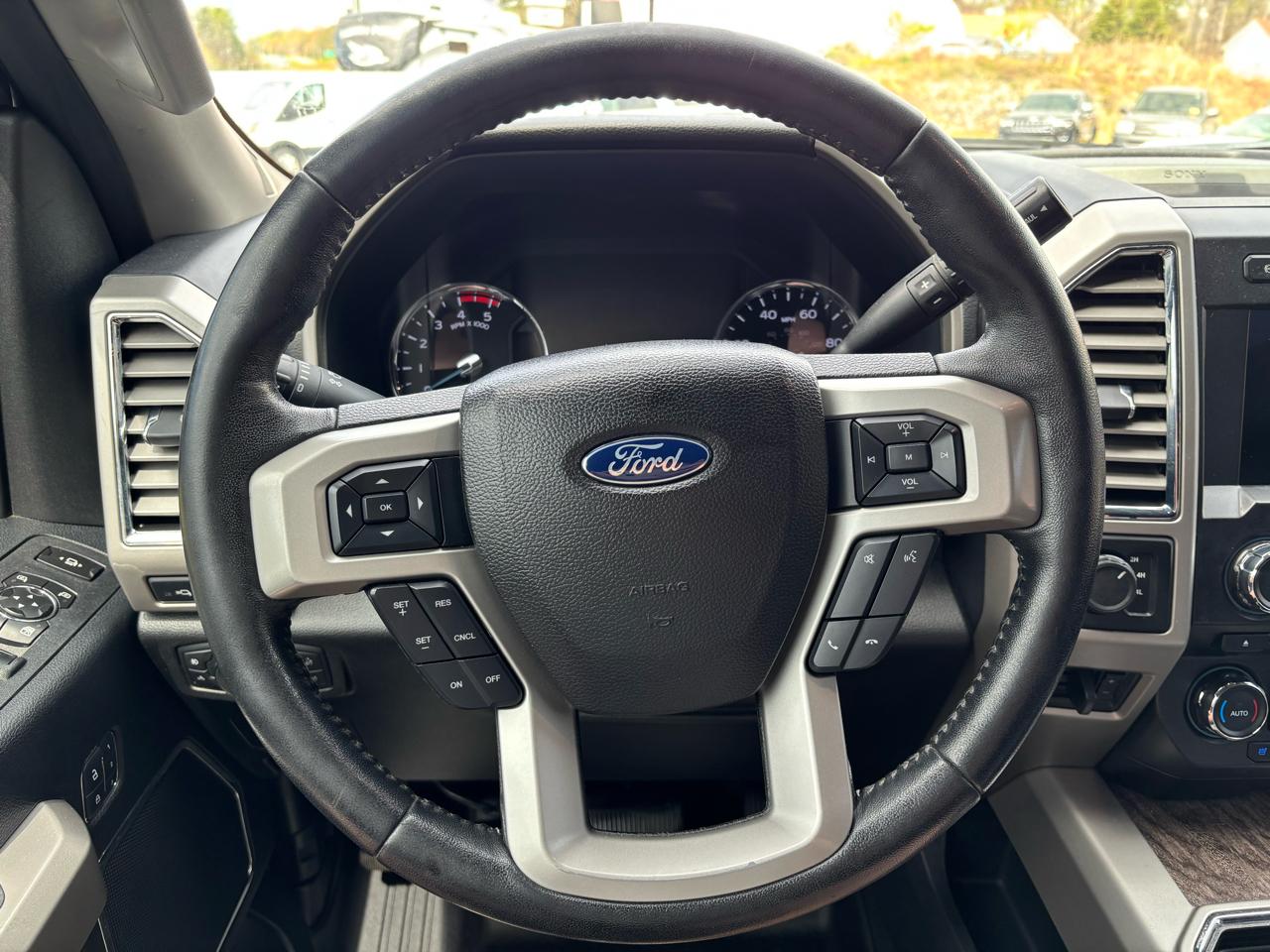 Ford F-350 SD Lariat Crew Cab 4WD 2017