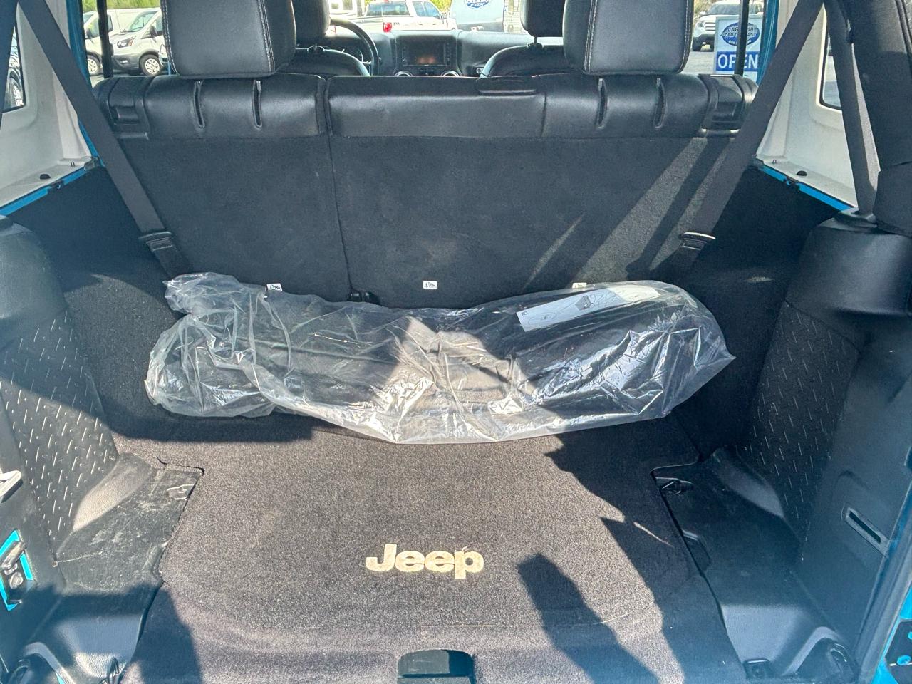 Jeep Wrangler Unlimited Sahara 4WD 2017