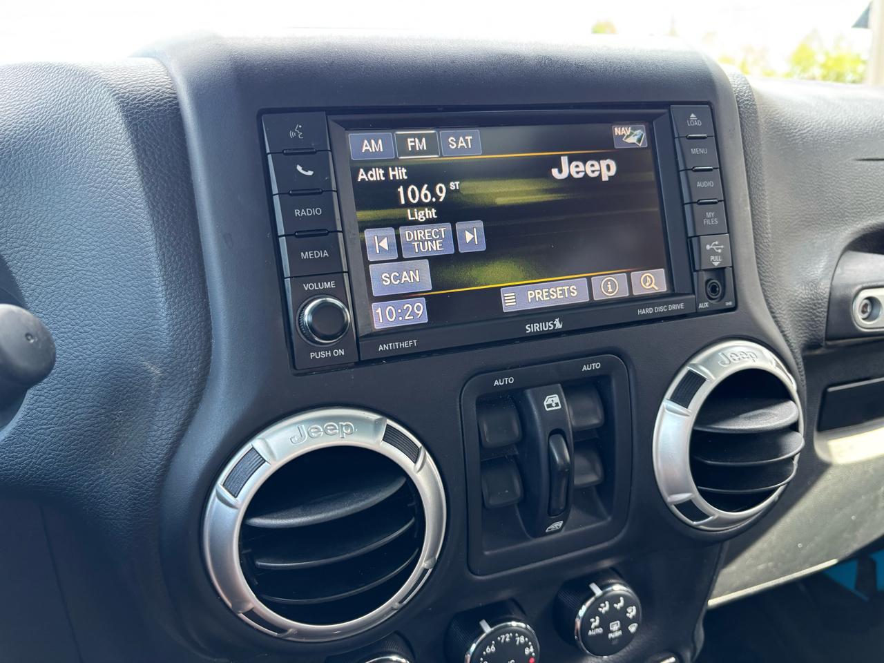 Jeep Wrangler Unlimited Sahara 4WD 2017