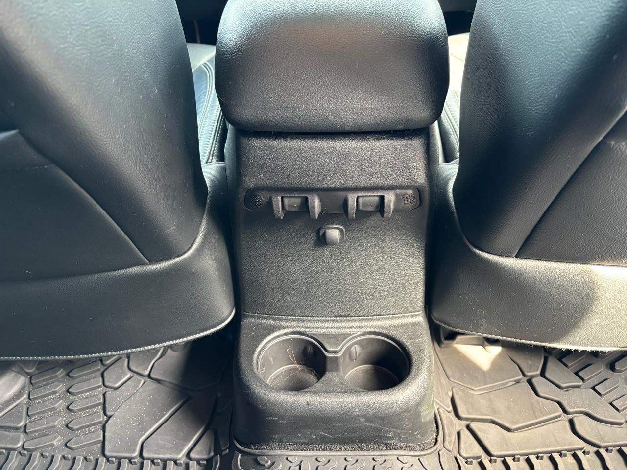 Jeep Wrangler Unlimited Sahara 4WD 2017