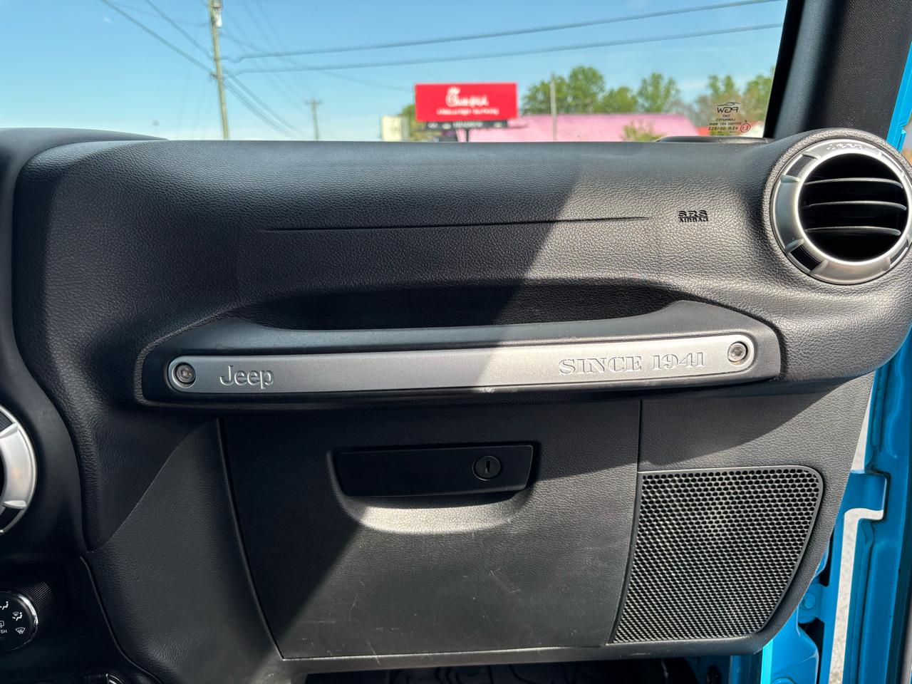 Jeep Wrangler Unlimited Sahara 4WD 2017