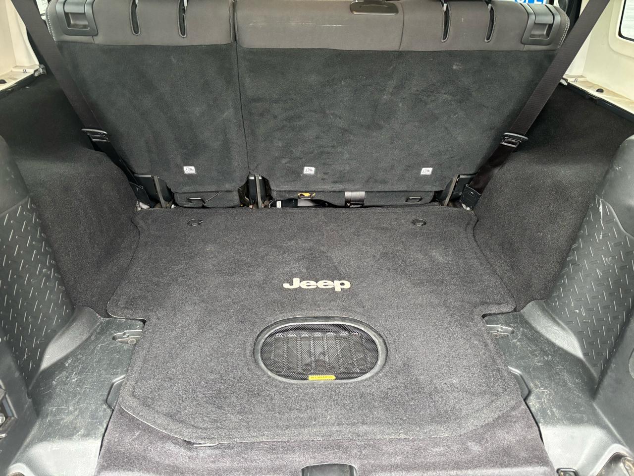 Jeep Wrangler Unlimited Sahara 4WD 2017