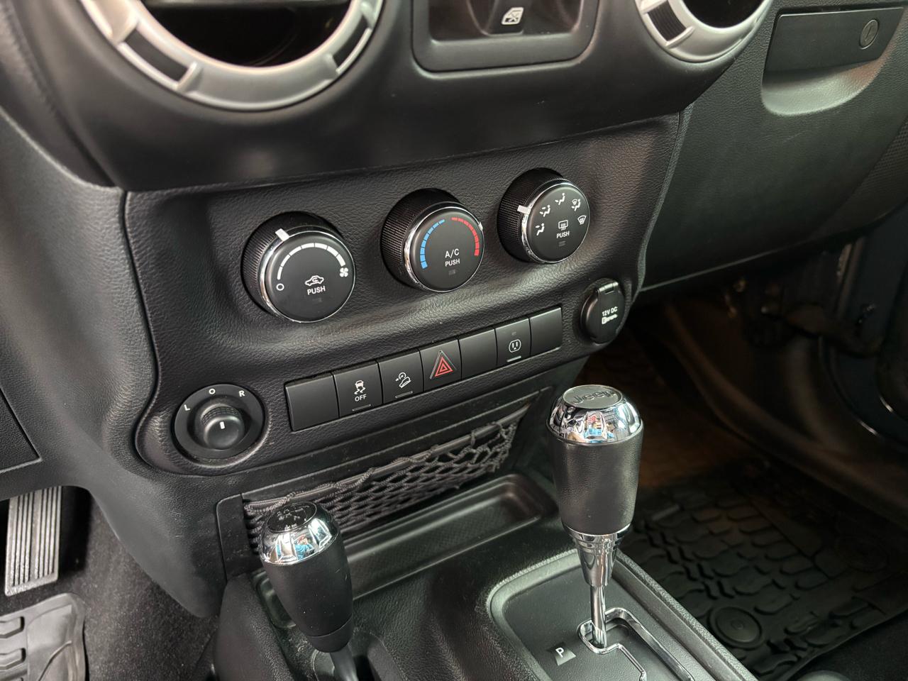 Jeep Wrangler Unlimited Sahara 4WD 2017