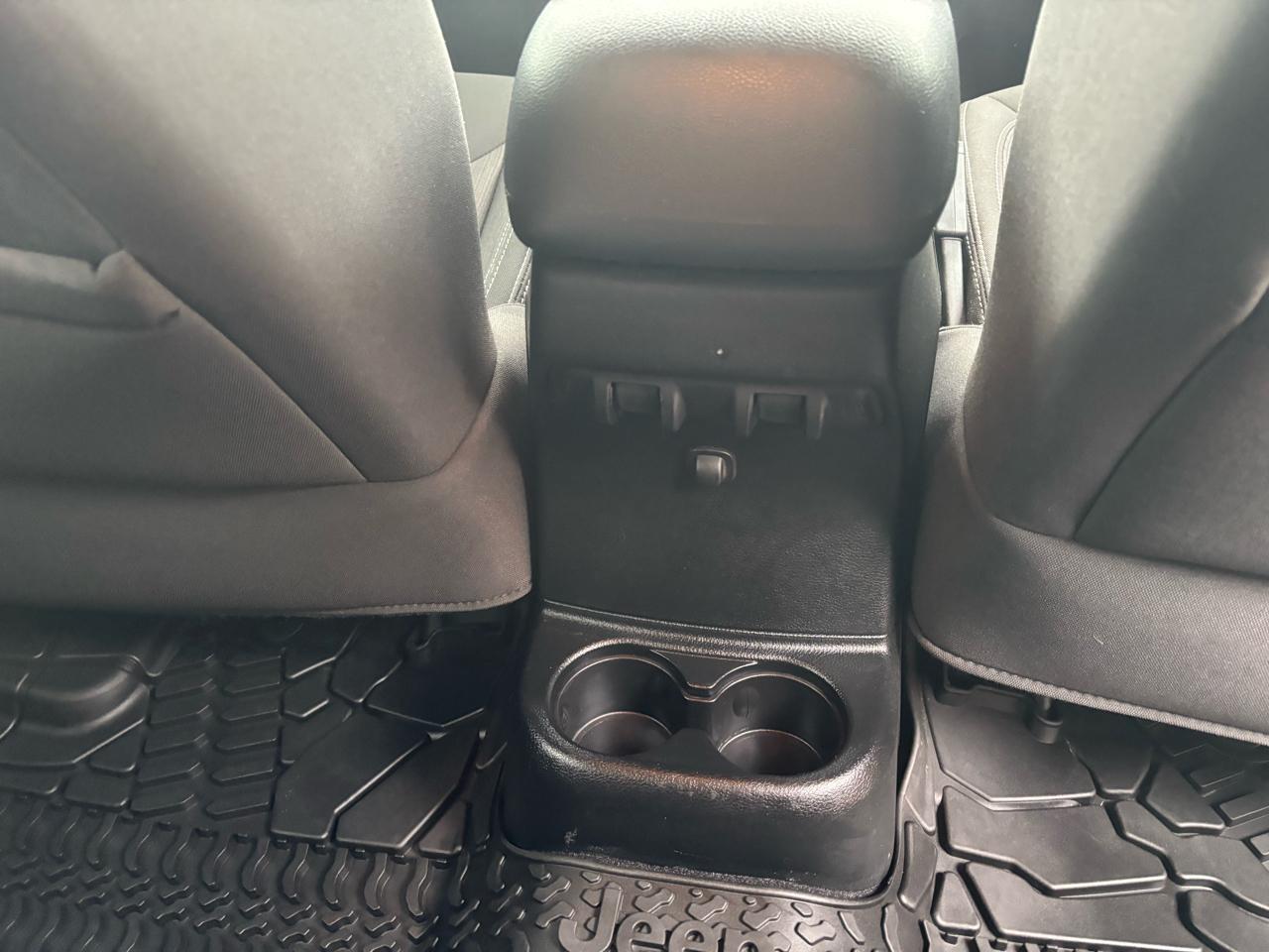 Jeep Wrangler Unlimited Sahara 4WD 2017