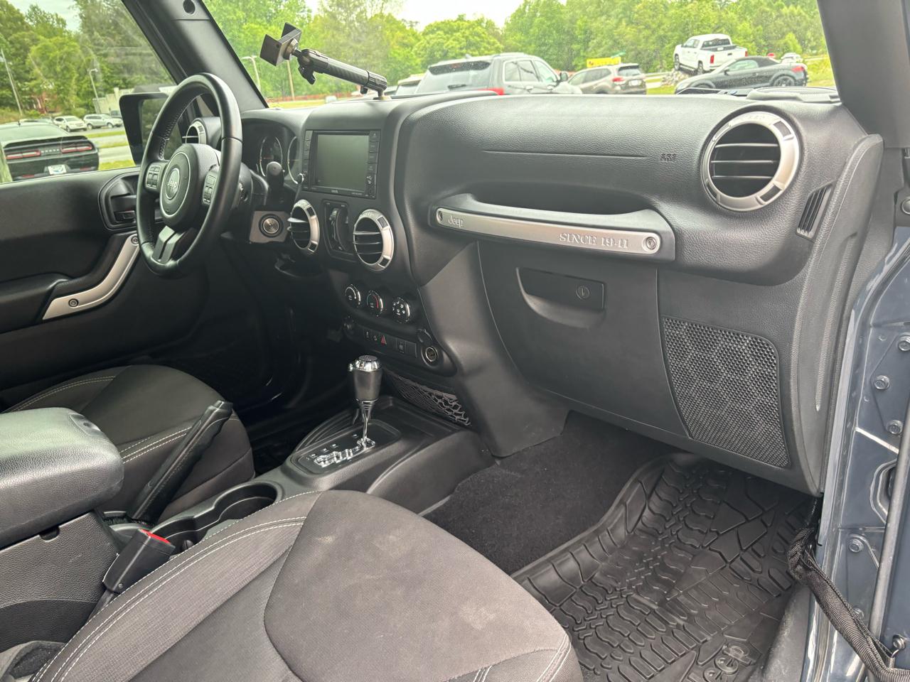 Jeep Wrangler Unlimited Sahara 4WD 2017