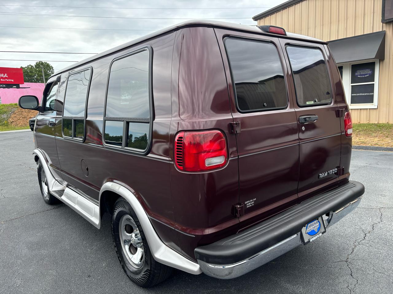 Dodge Ram Van 1500 SWB 2003