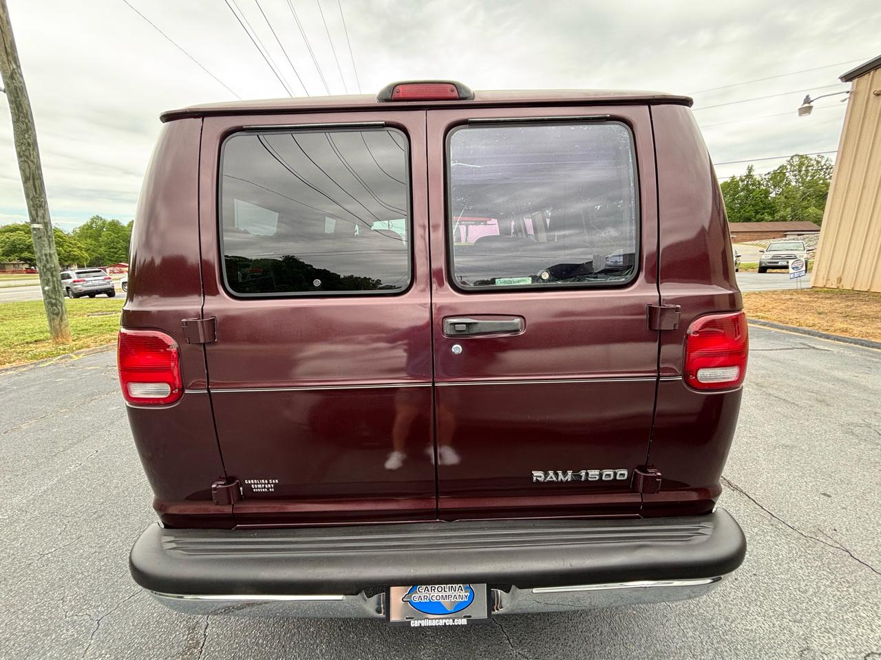 Dodge Ram Van 1500 SWB 2003
