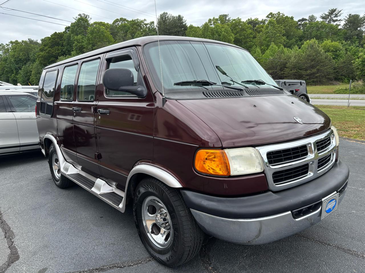 Dodge Ram Van 1500 SWB 2003