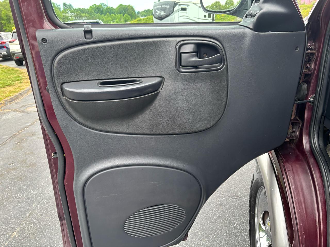 Dodge Ram Van 1500 SWB 2003