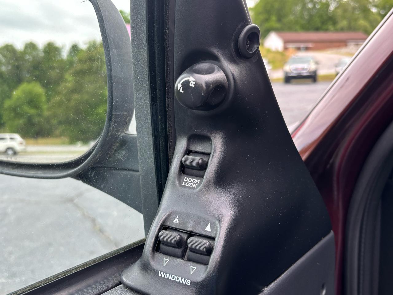 Dodge Ram Van 1500 SWB 2003