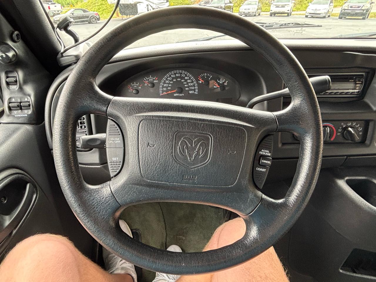Dodge Ram Van 1500 SWB 2003