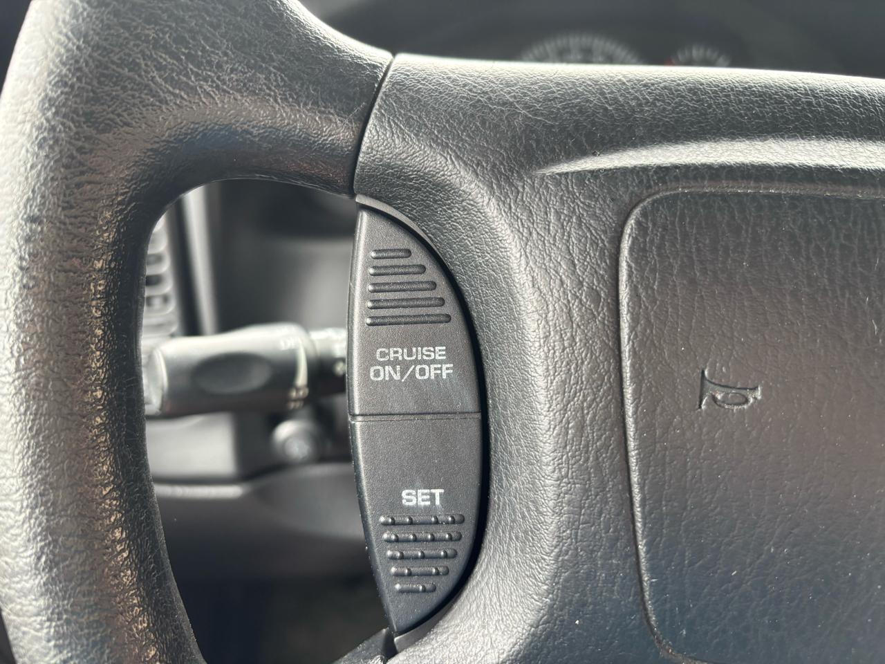 Dodge Ram Van 1500 SWB 2003