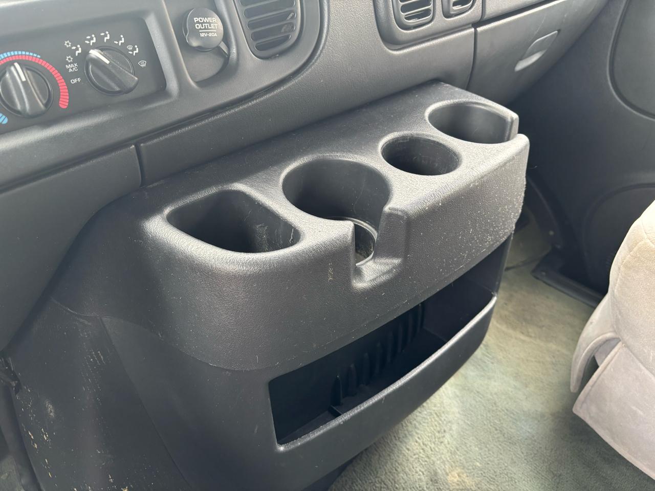 Dodge Ram Van 1500 SWB 2003
