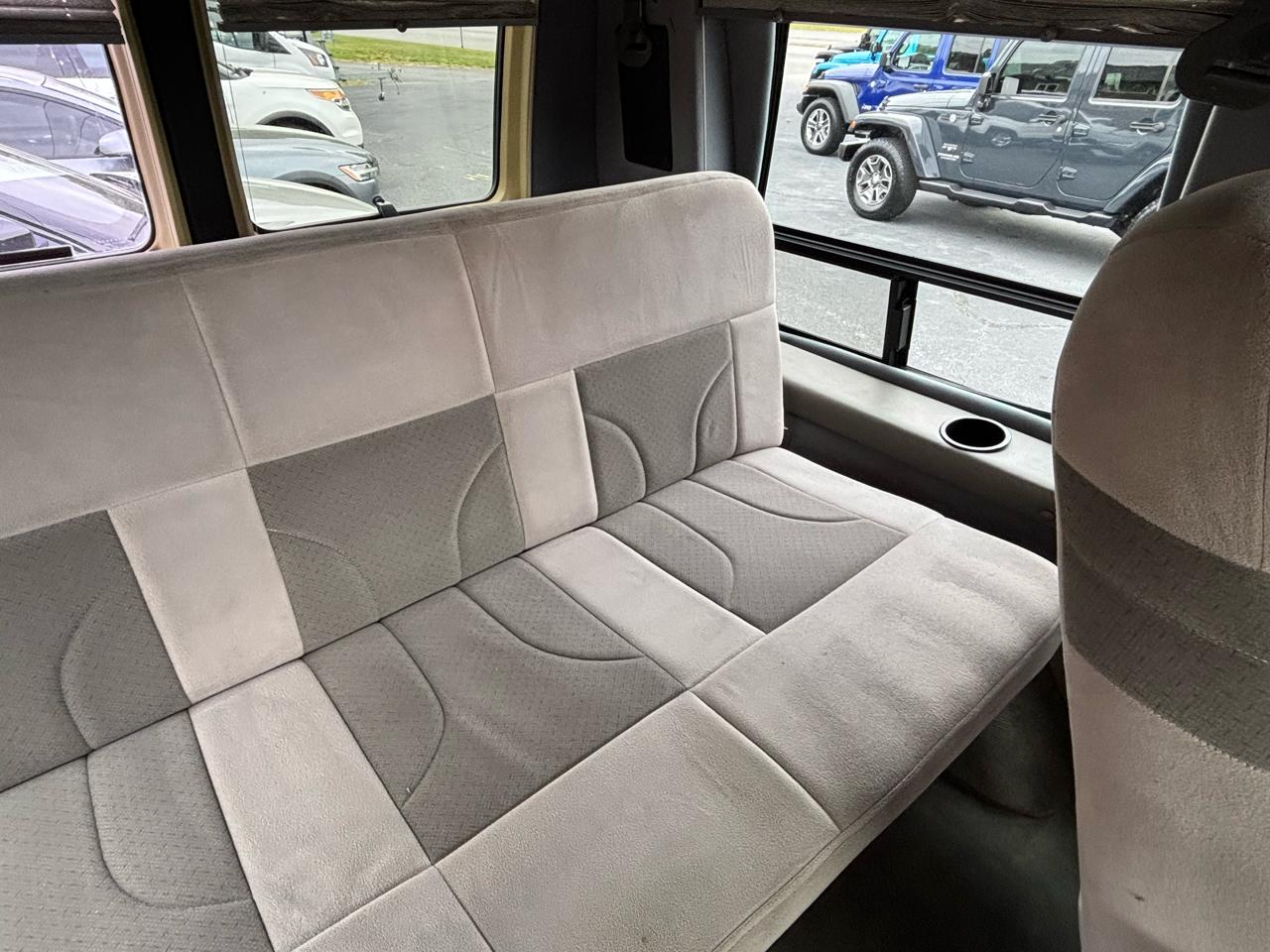 Dodge Ram Van 1500 SWB 2003
