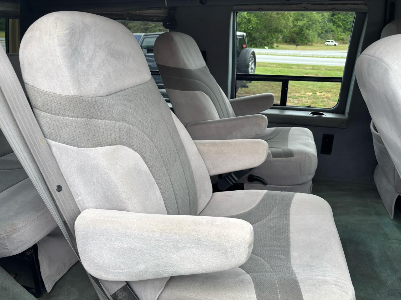 Dodge Ram Van 1500 SWB 2003