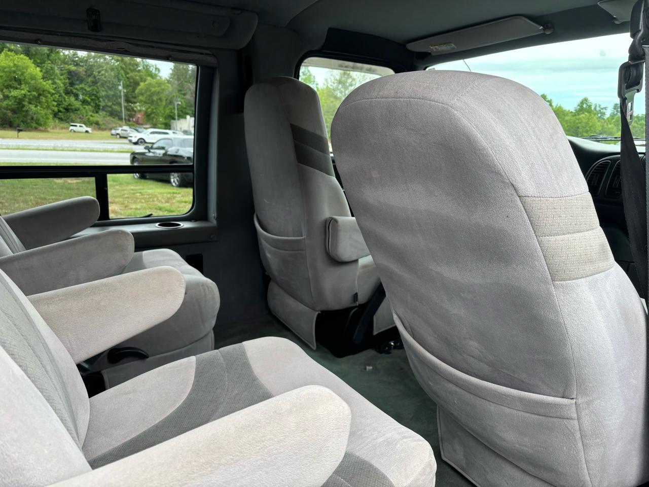 Dodge Ram Van 1500 SWB 2003