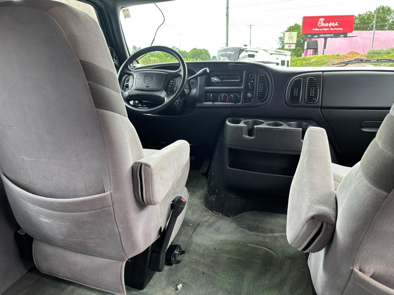 Dodge Ram Van 1500 SWB 2003