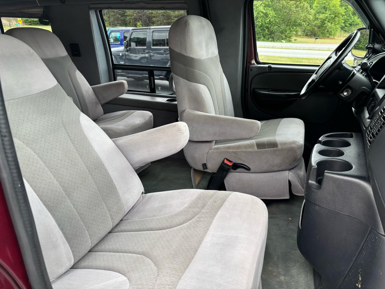 Dodge Ram Van 1500 SWB 2003