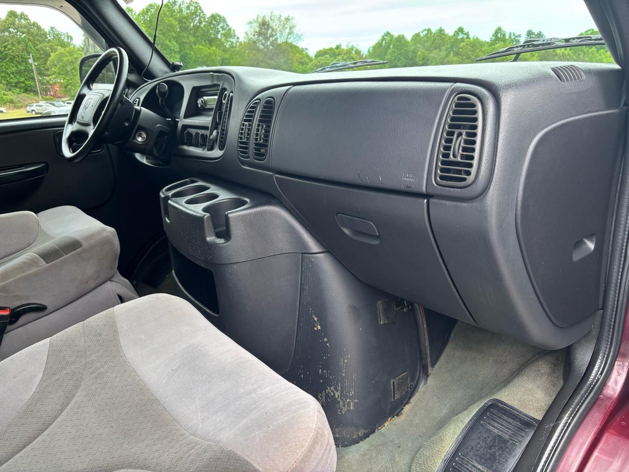 Dodge Ram Van 1500 SWB 2003