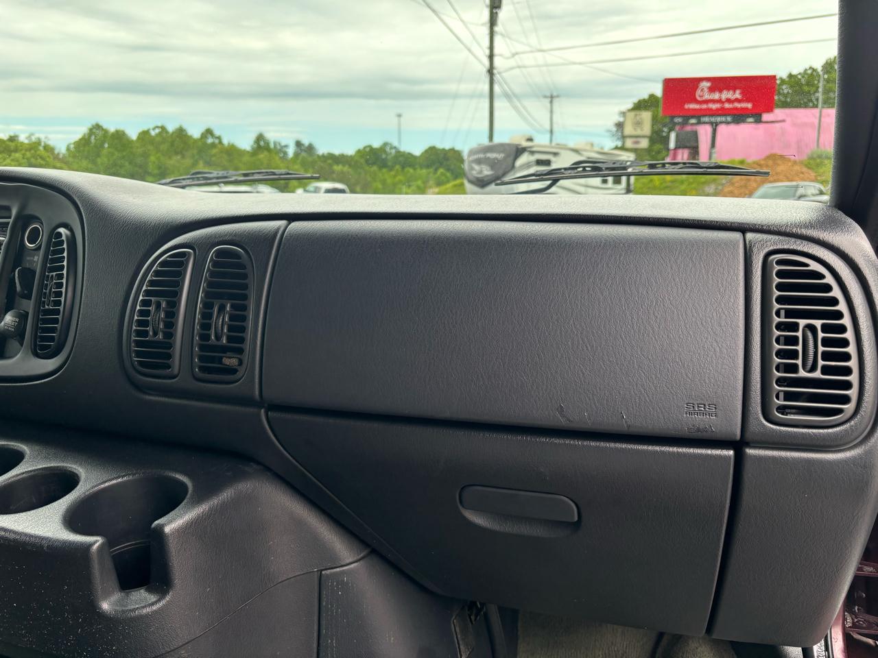Dodge Ram Van 1500 SWB 2003