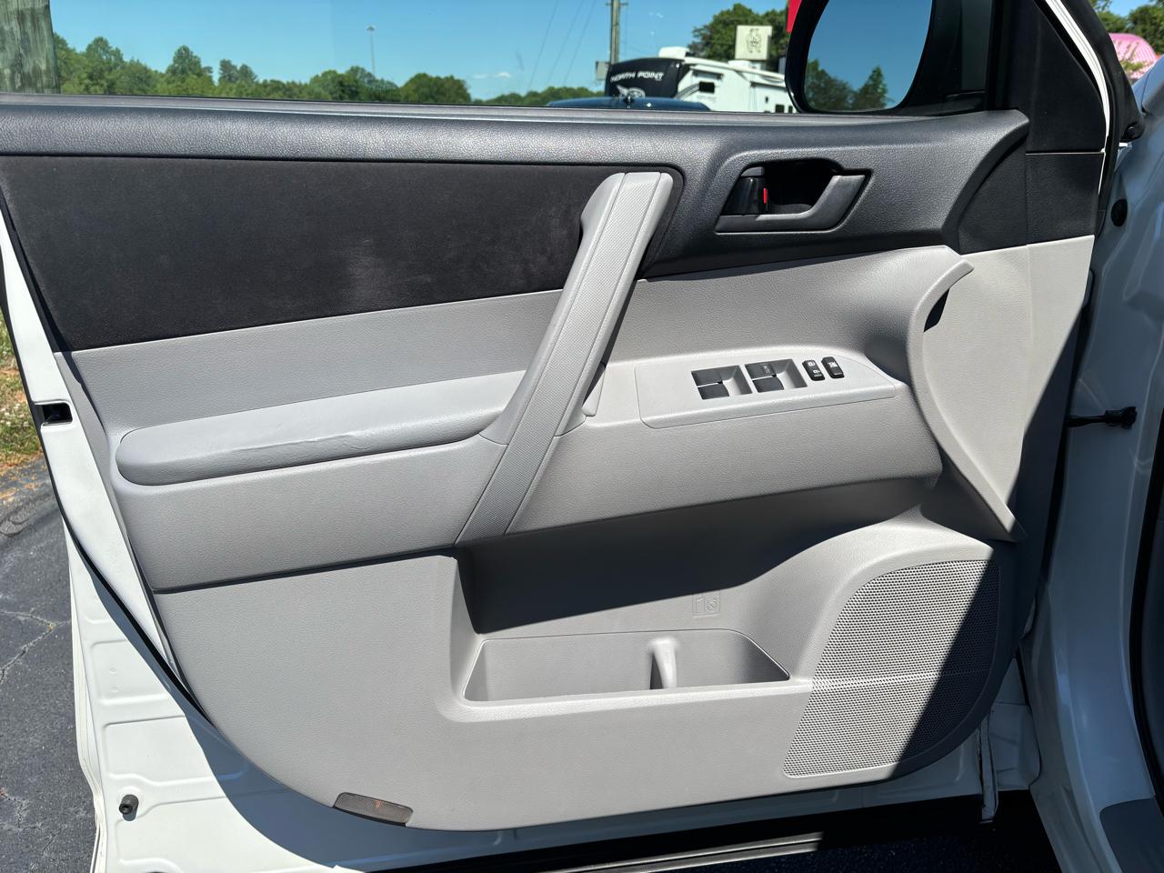 Toyota Highlander Base 4WD 2008