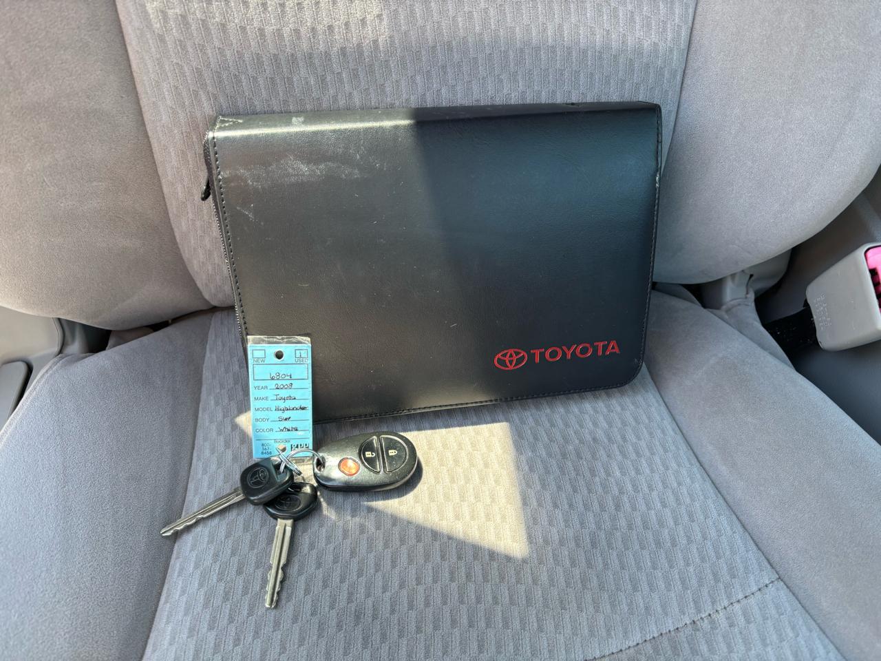 Toyota Highlander Base 4WD 2008