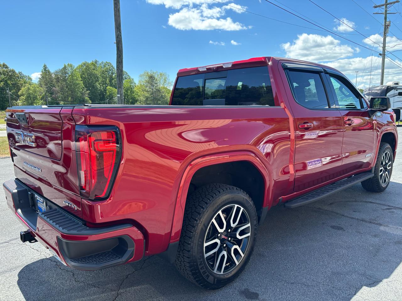 GMC Sierra 1500 AT4 Crew Cab 4WD 2023