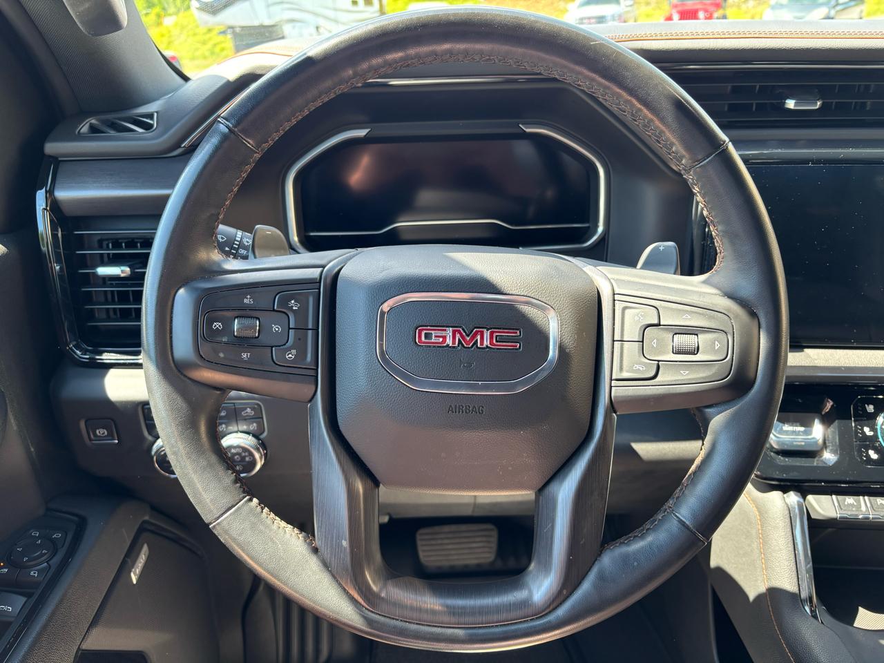 GMC Sierra 1500 AT4 Crew Cab 4WD 2023