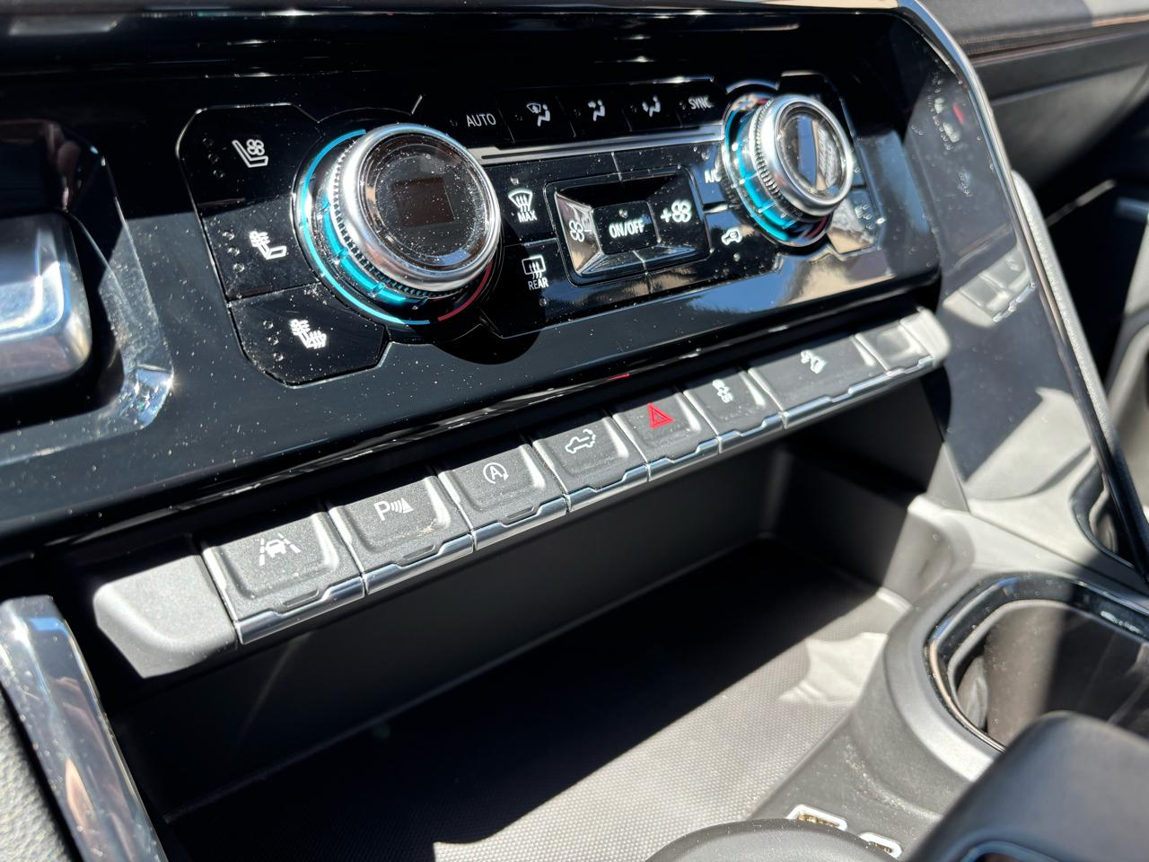 GMC Sierra 1500 AT4 Crew Cab 4WD 2023