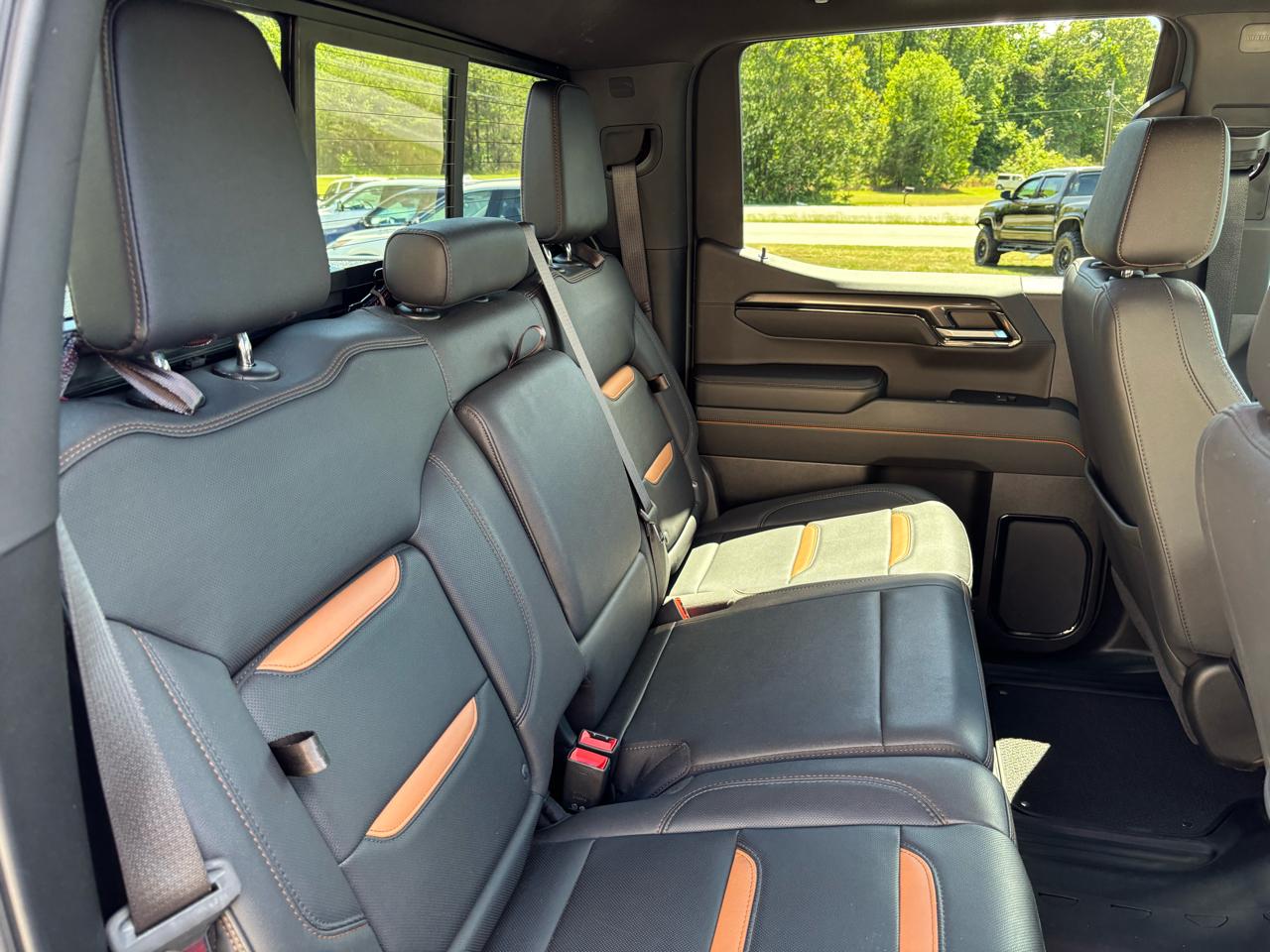 GMC Sierra 1500 AT4 Crew Cab 4WD 2023