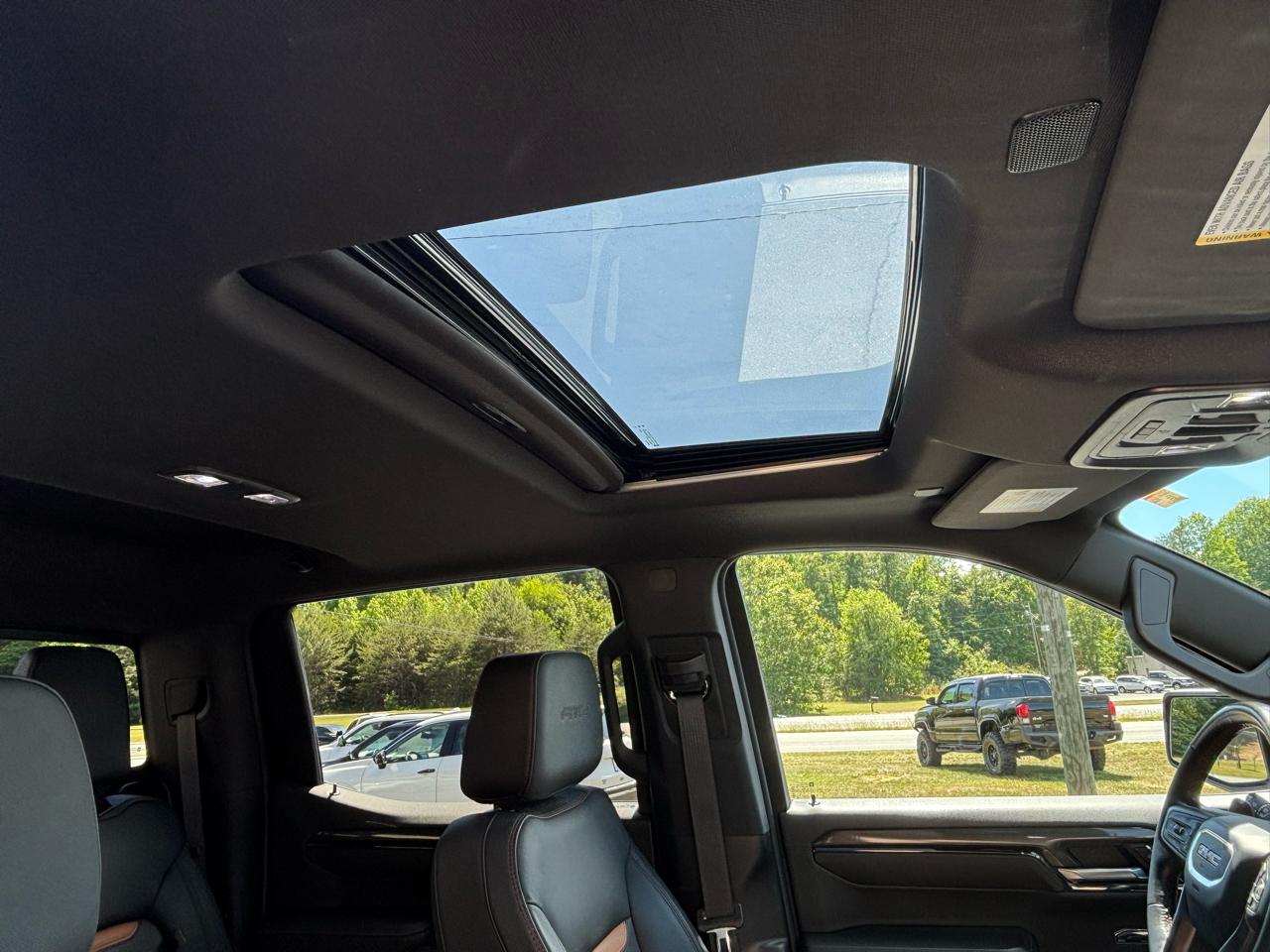 GMC Sierra 1500 AT4 Crew Cab 4WD 2023