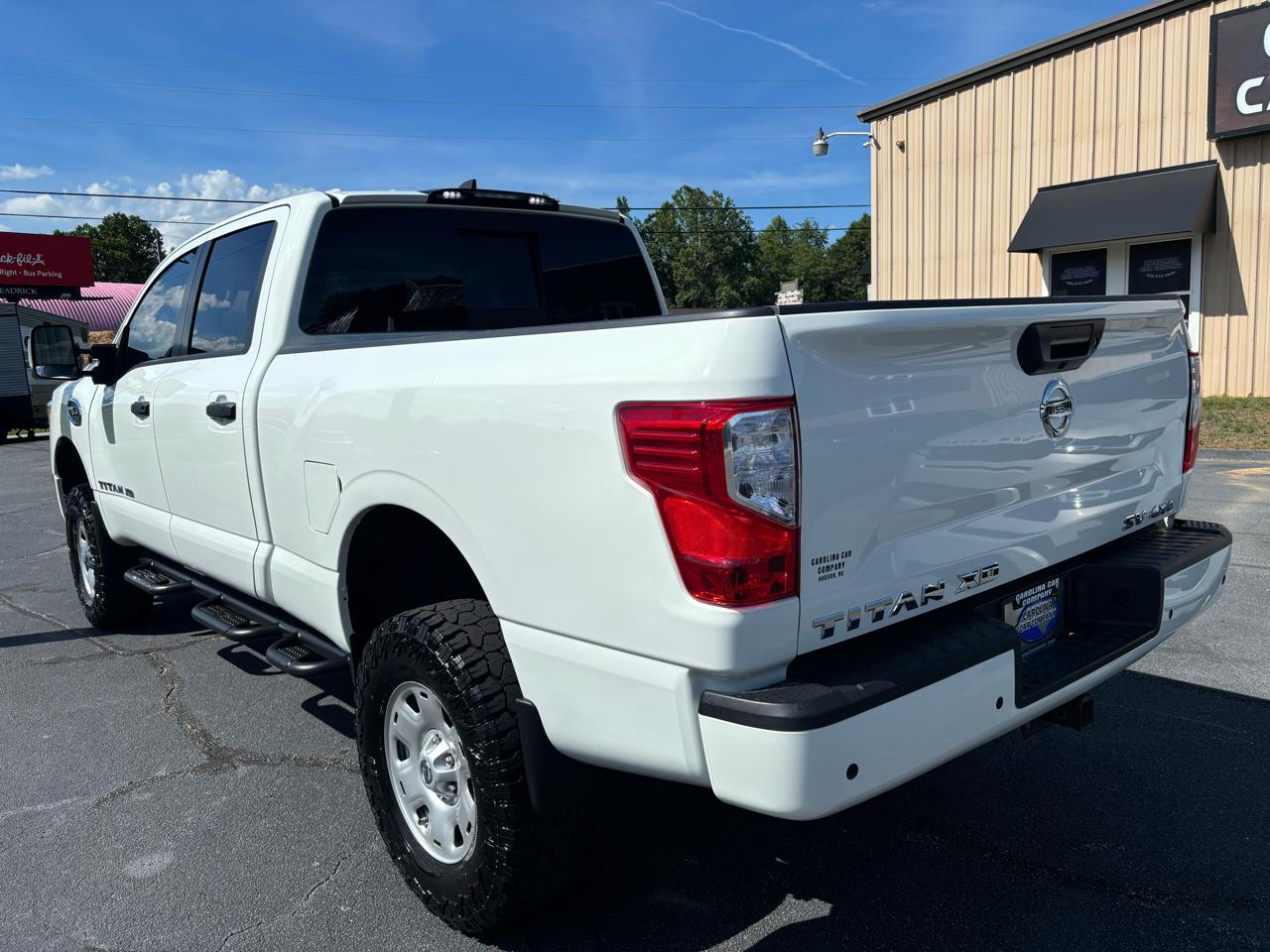 Nissan Titan XD SV Crew Cab 4WD 2022