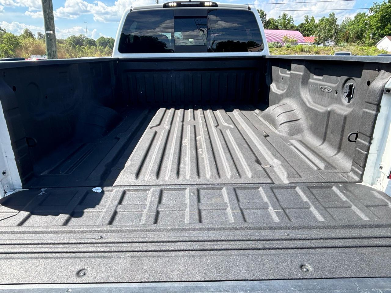 Nissan Titan XD SV Crew Cab 4WD 2022