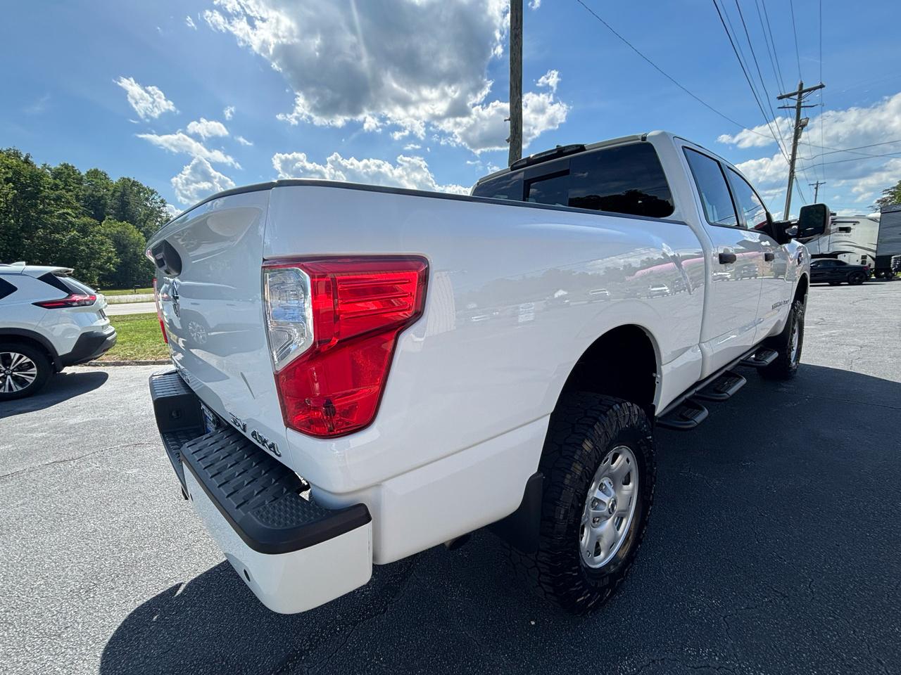 Nissan Titan XD SV Crew Cab 4WD 2022
