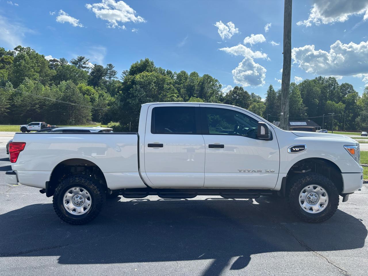 Nissan Titan XD SV Crew Cab 4WD 2022