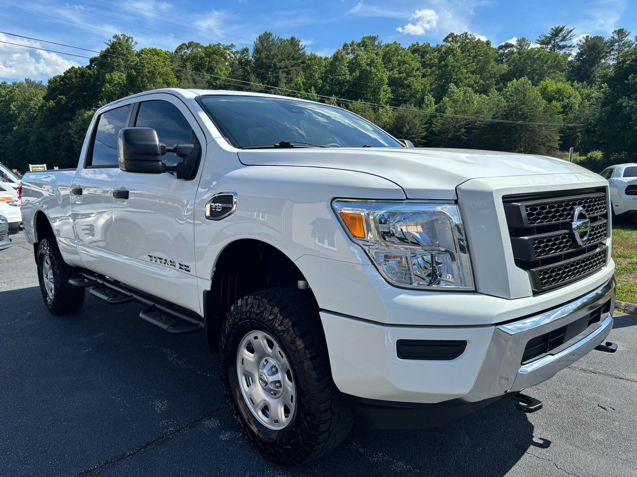 Nissan Titan XD SV Crew Cab 4WD 2022