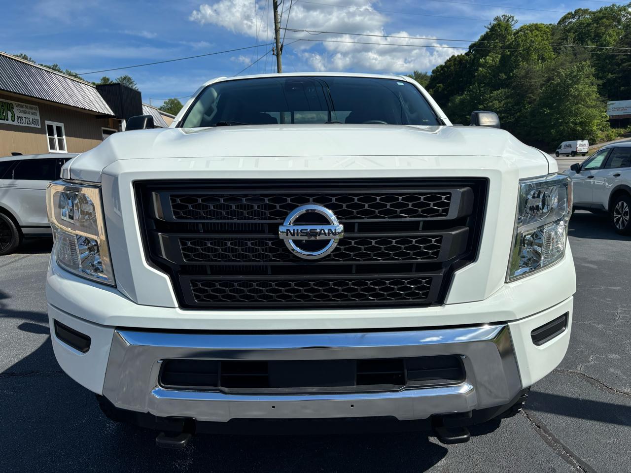 Nissan Titan XD SV Crew Cab 4WD 2022