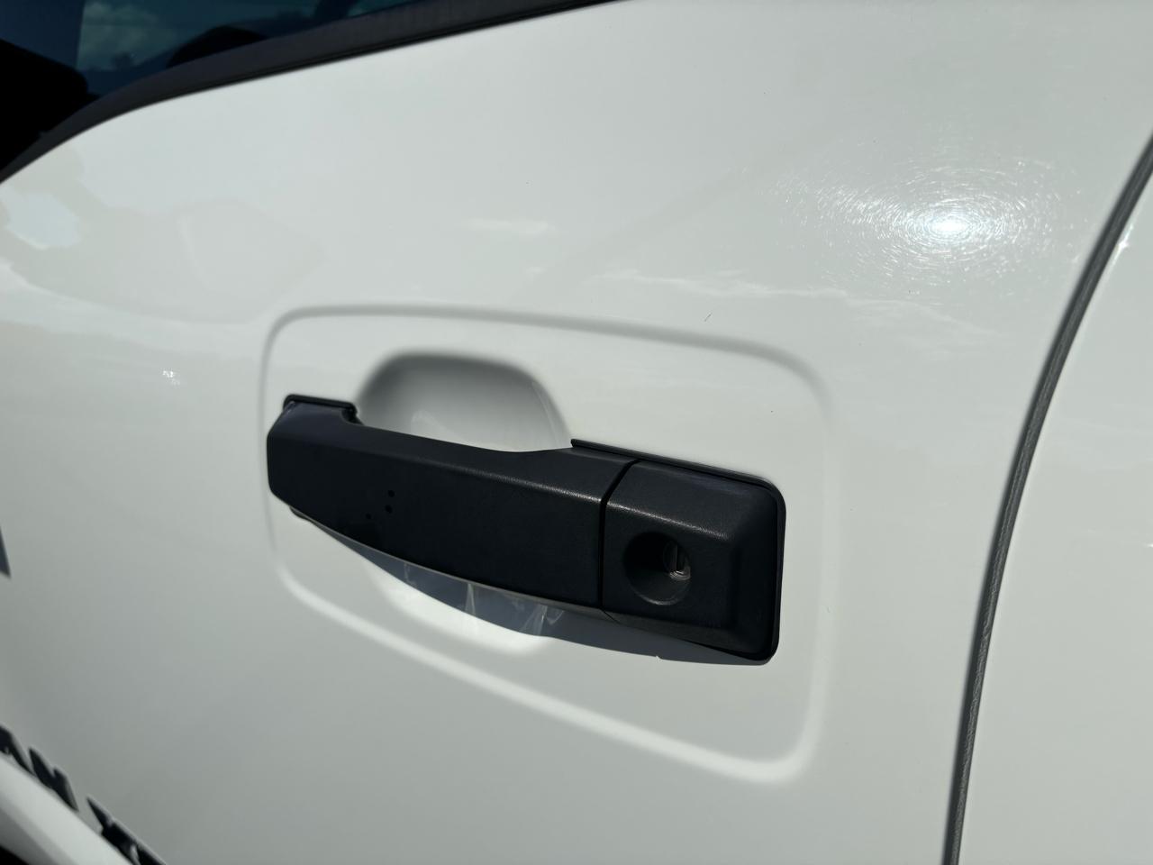 Nissan Titan XD SV Crew Cab 4WD 2022