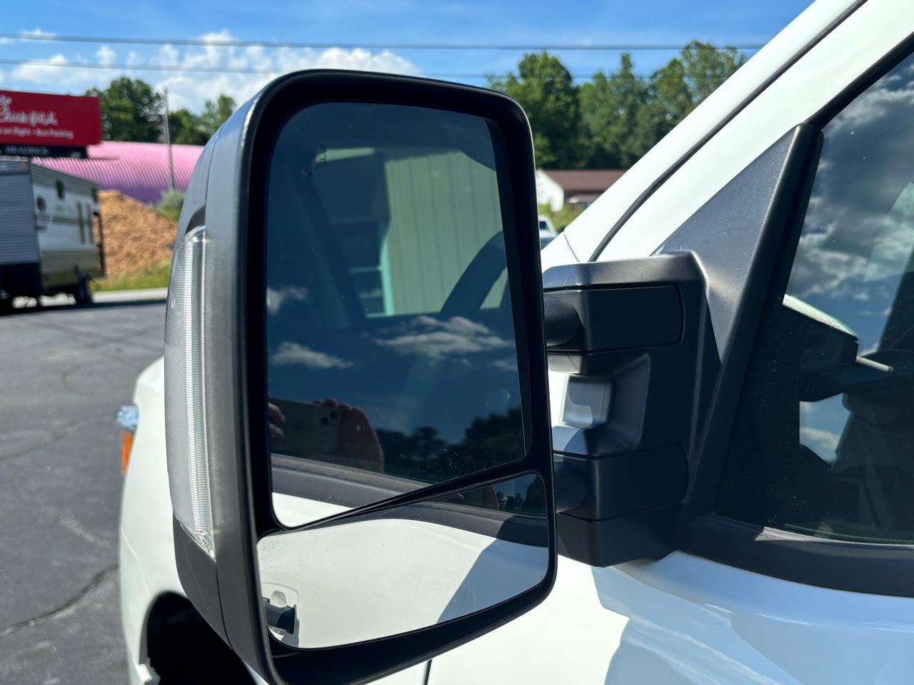 Nissan Titan XD SV Crew Cab 4WD 2022