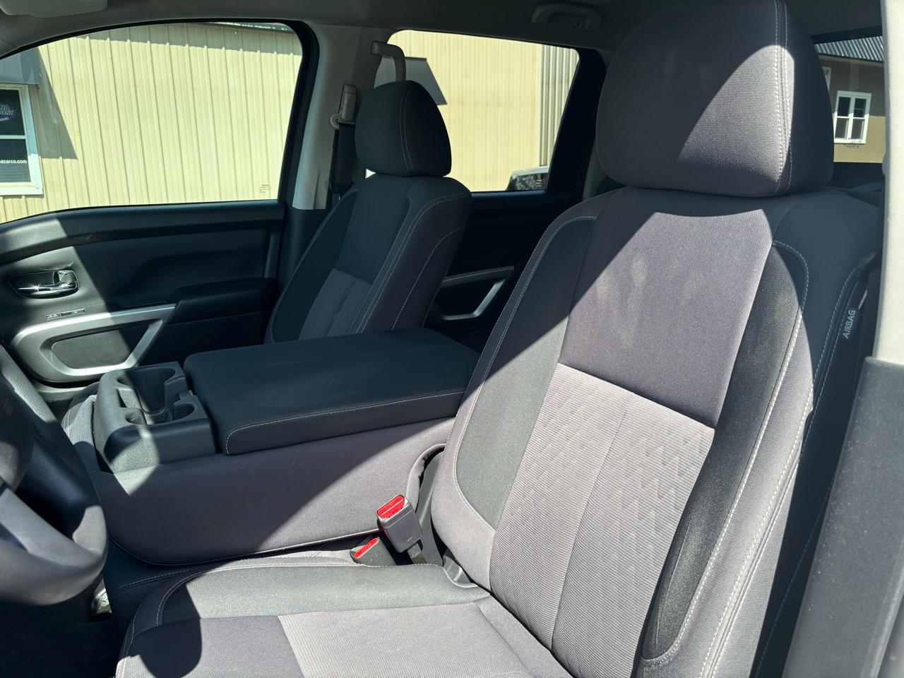Nissan Titan XD SV Crew Cab 4WD 2022