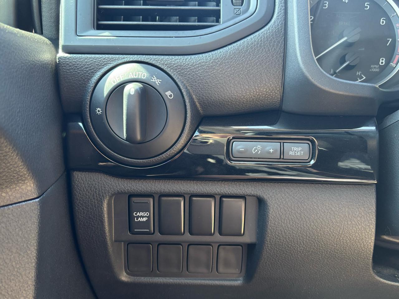 Nissan Titan XD SV Crew Cab 4WD 2022
