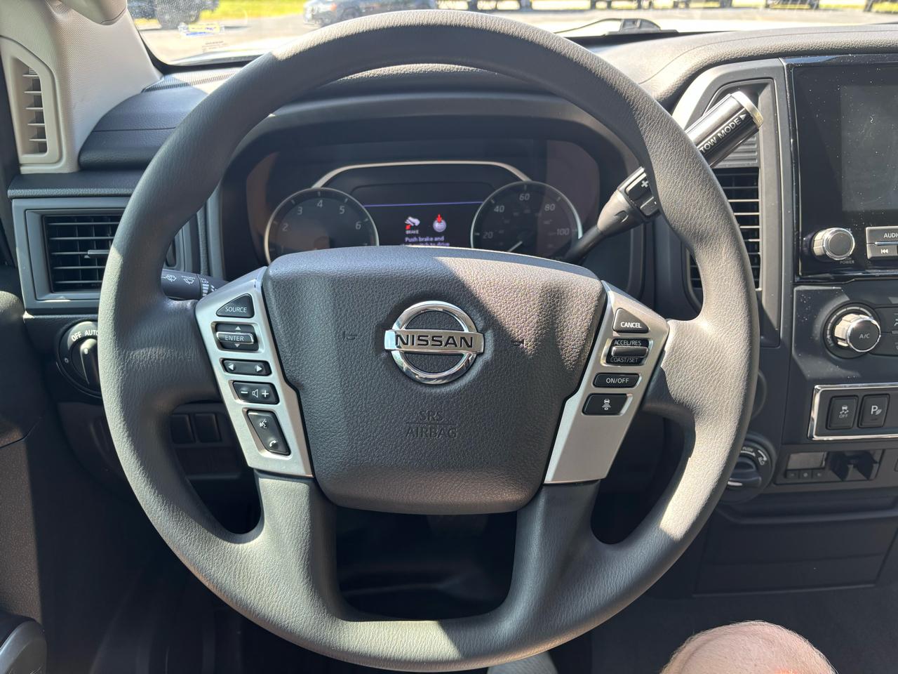 Nissan Titan XD SV Crew Cab 4WD 2022
