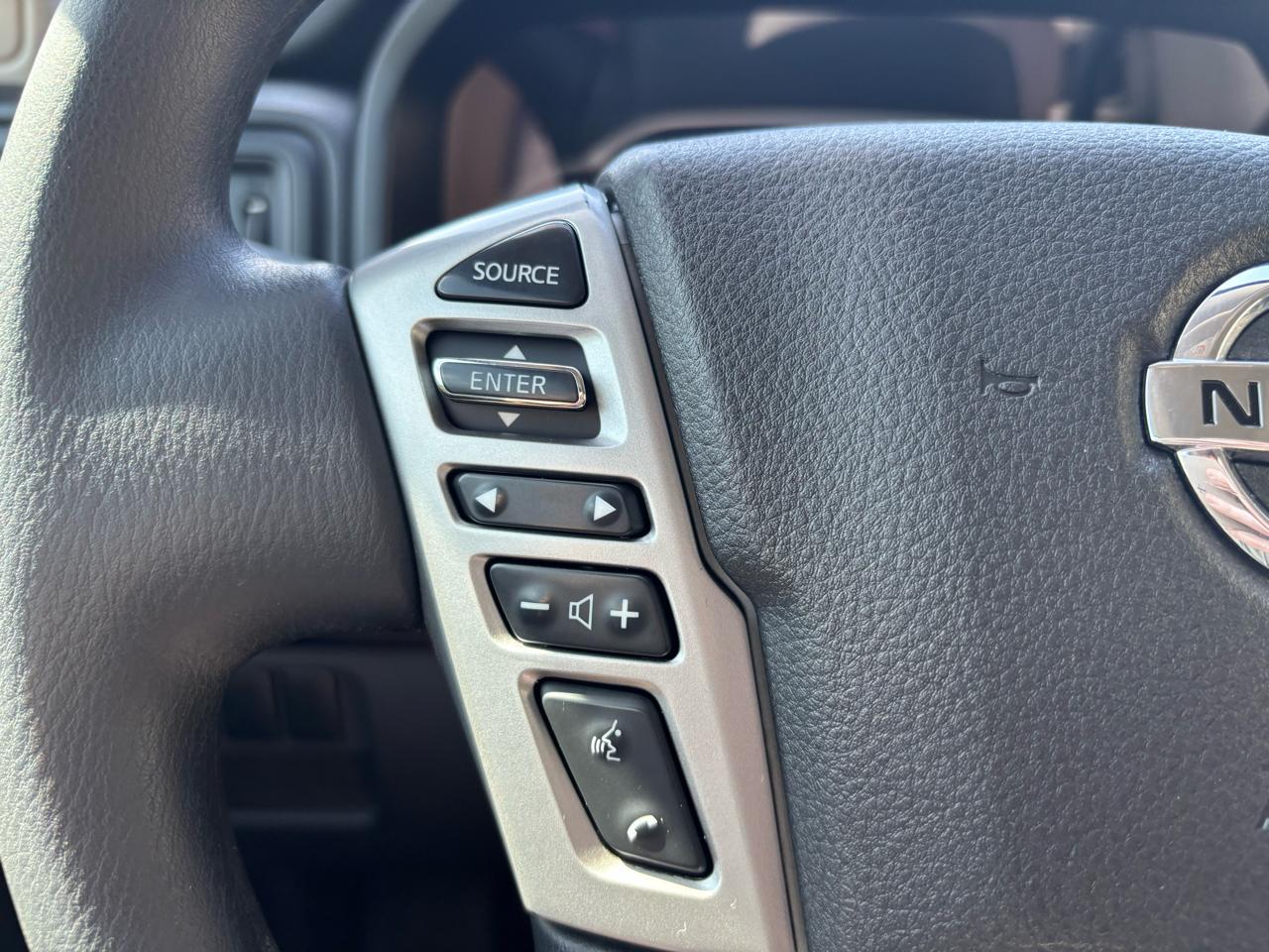Nissan Titan XD SV Crew Cab 4WD 2022
