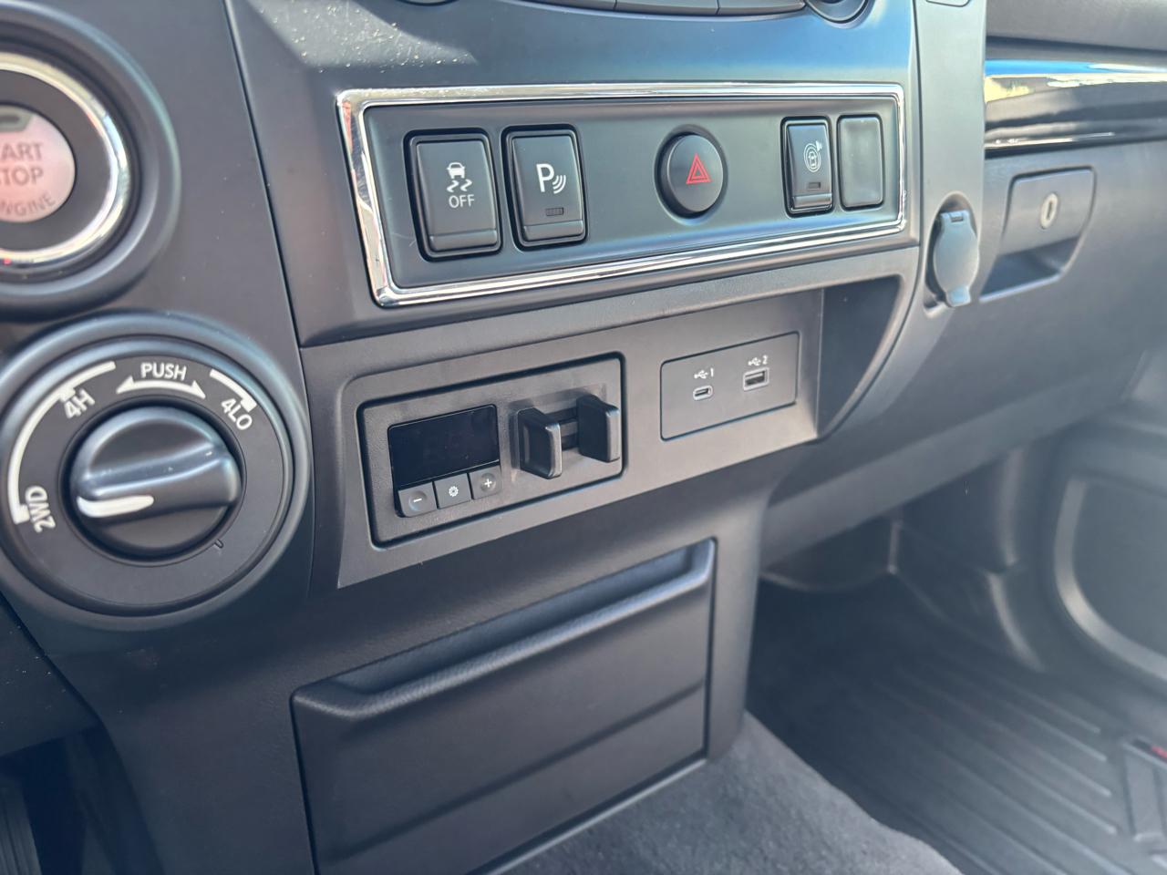 Nissan Titan XD SV Crew Cab 4WD 2022