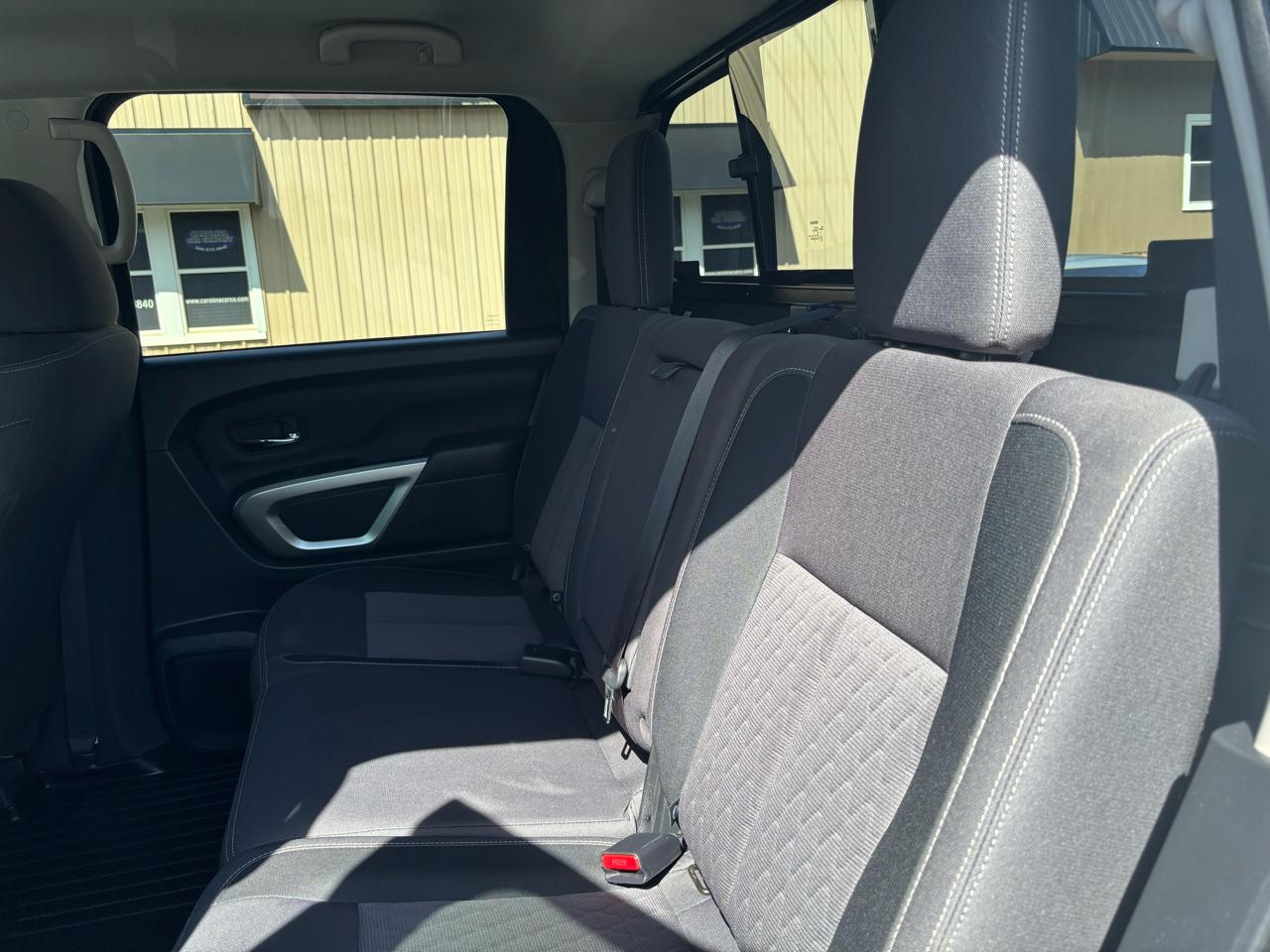 Nissan Titan XD SV Crew Cab 4WD 2022