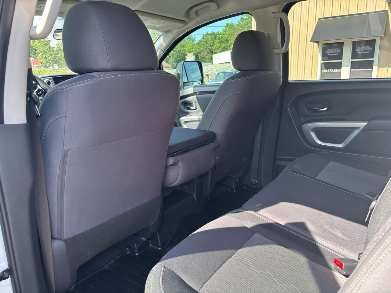 Nissan Titan XD SV Crew Cab 4WD 2022